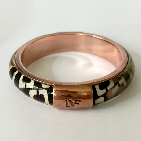 DIANE VON FURSTENBERG Black & White Printed Bangle - Picture 1 of 6
